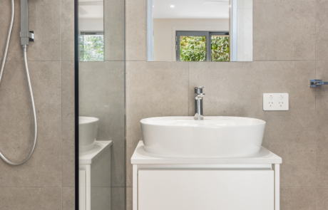 11, Cicada, Vanity Small